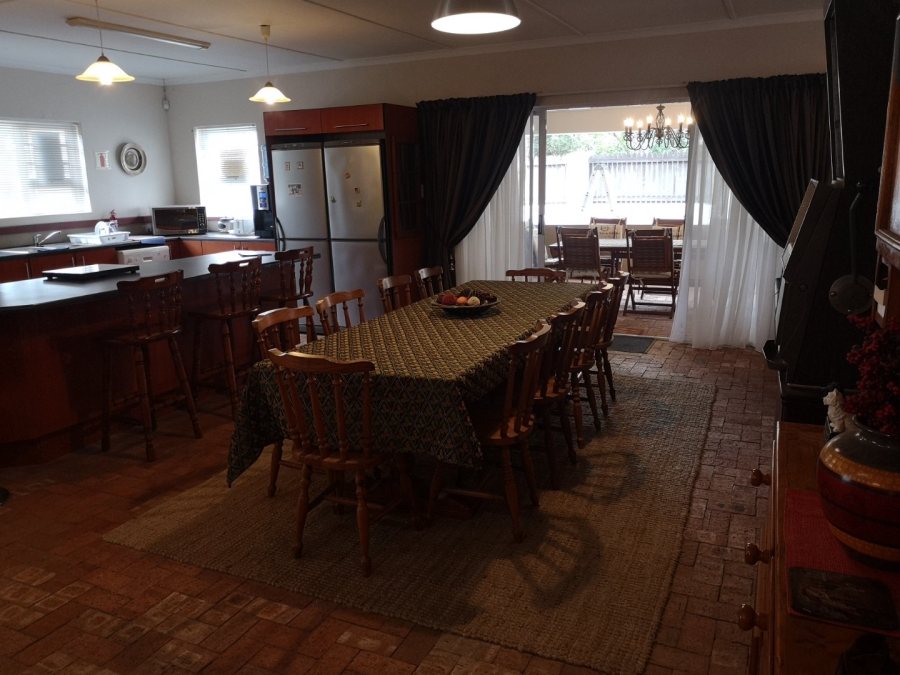 To Let 4 Bedroom Property for Rent in Boesmansriviermond Eastern Cape